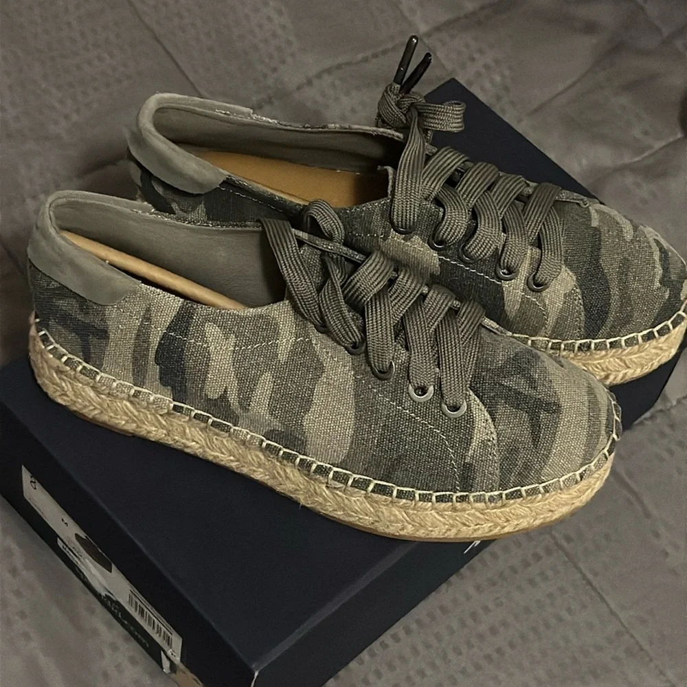 Splendid camo espadrille size 8